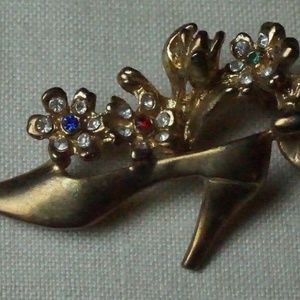 VTG Victorian Shoe Brooch w/ Flowers & Crystals 15